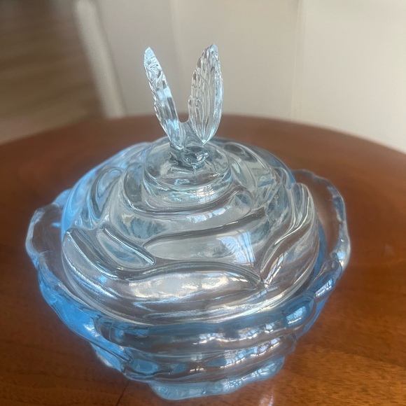 Glass rose and butterfly jewelry box - Picture 5 of 11